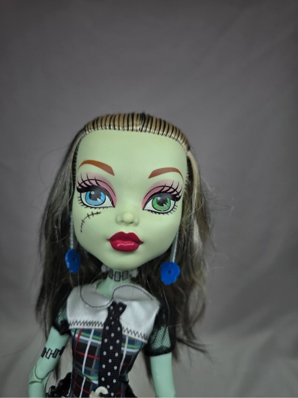 Monster High Frightfully Tall Ghouls 17’’ Frankie Stein Doll with stand - Picture 15 of 16